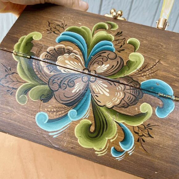 Vintage 1977 Hand-Painted Folk Art Box Purse w/ Lucite Handle – Signed R.Y.R.K. - Picture 14 of 14